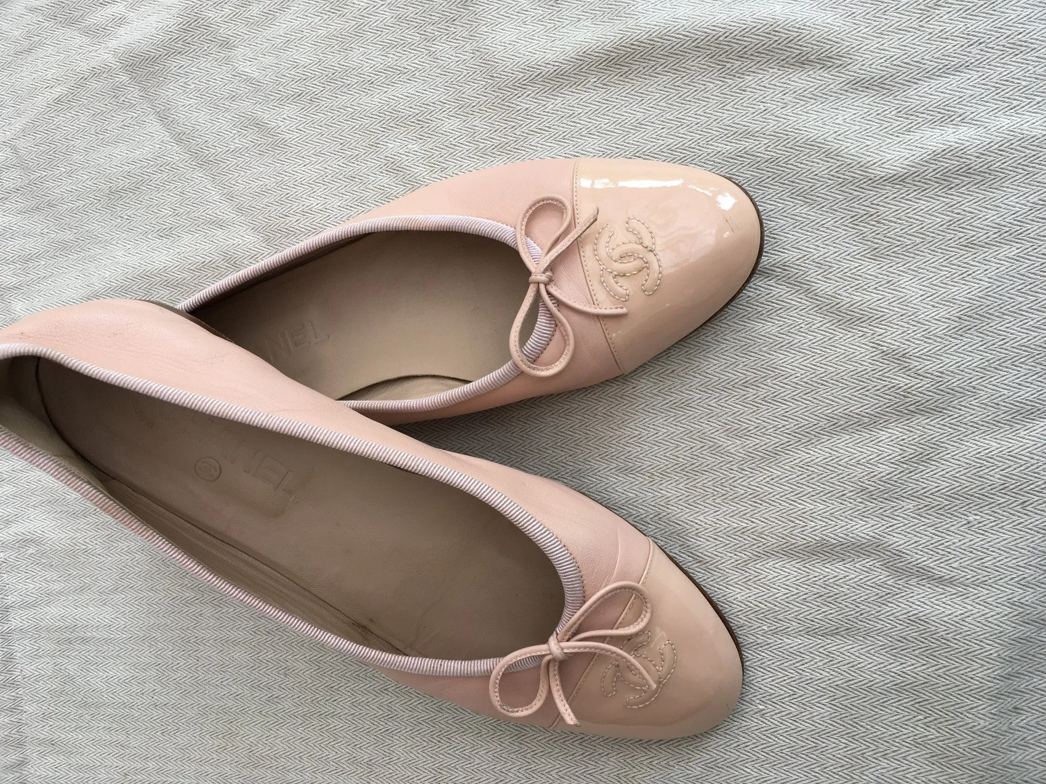 CHANEL CC CAP-TOE FLATS SHOES IN PINK SIZE 40 1/2 LADIES