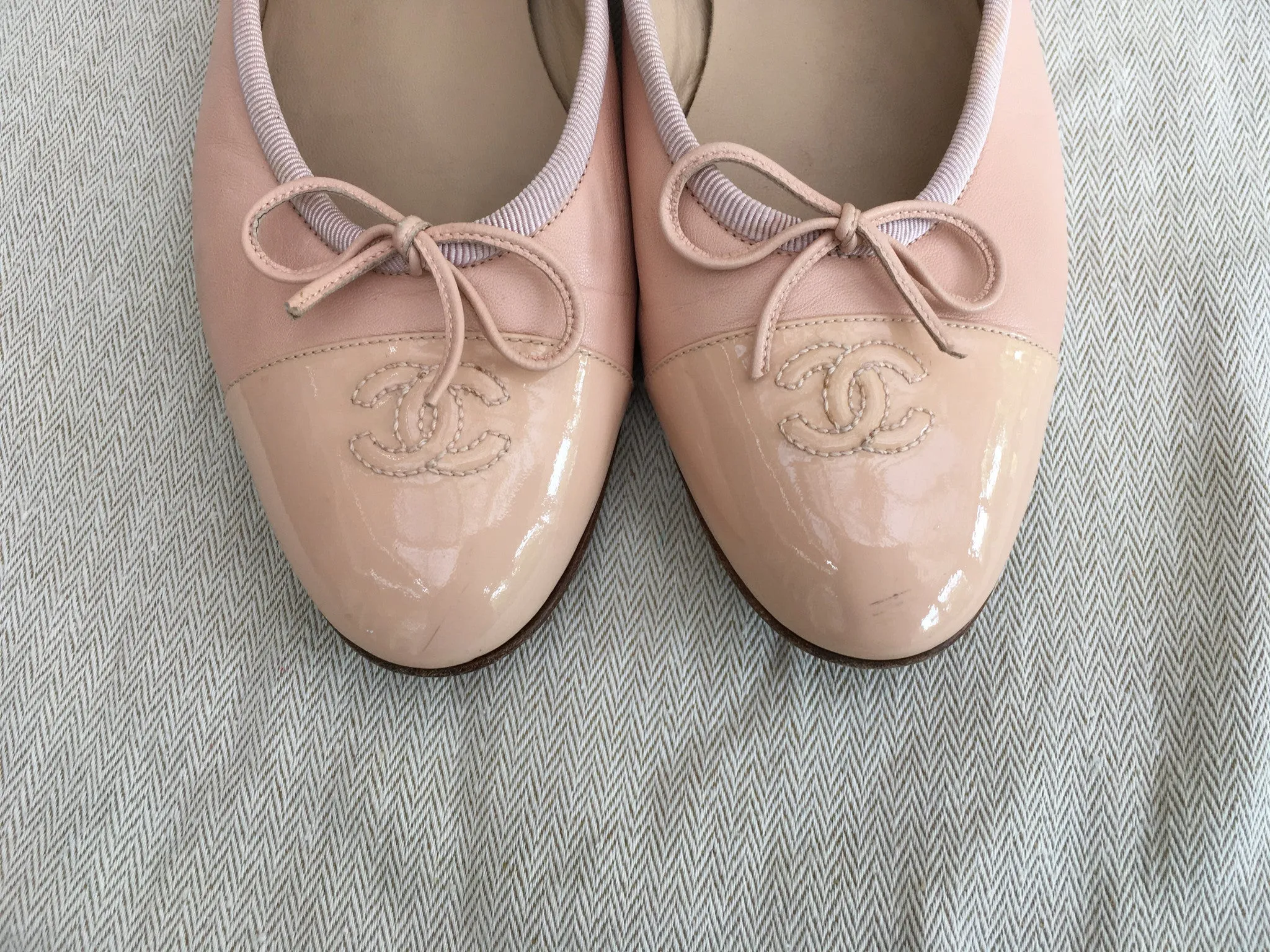 CHANEL CC CAP-TOE FLATS SHOES IN PINK SIZE 40 1/2 LADIES