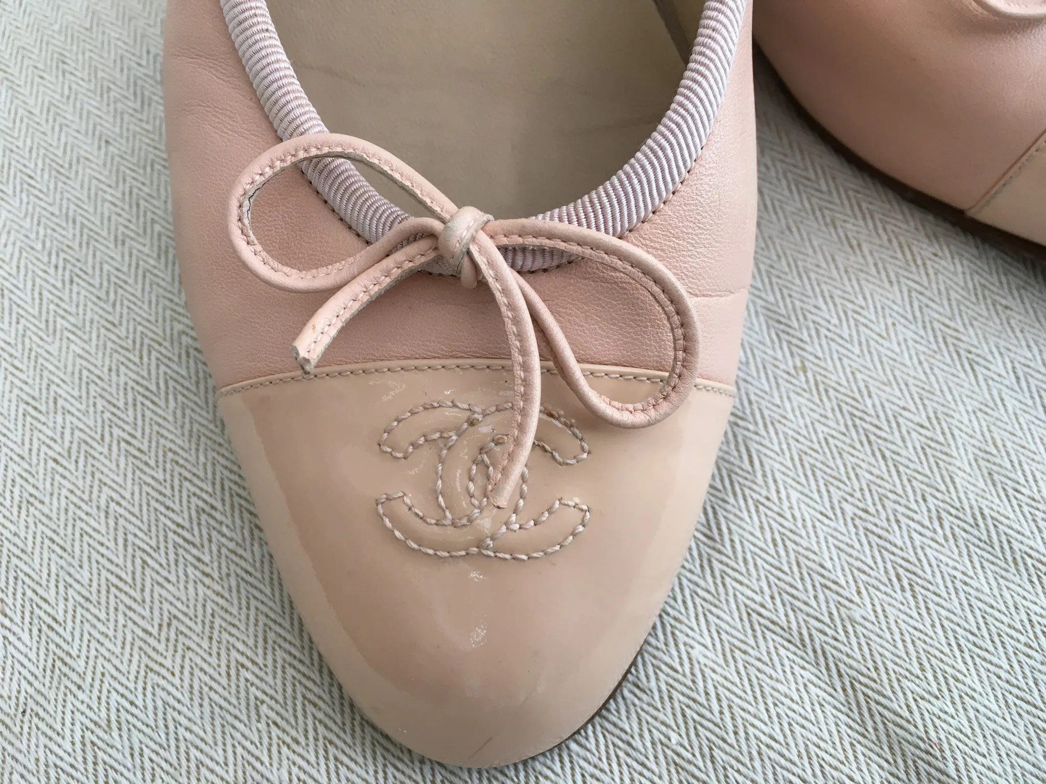 CHANEL CC CAP-TOE FLATS SHOES IN PINK SIZE 40 1/2 LADIES