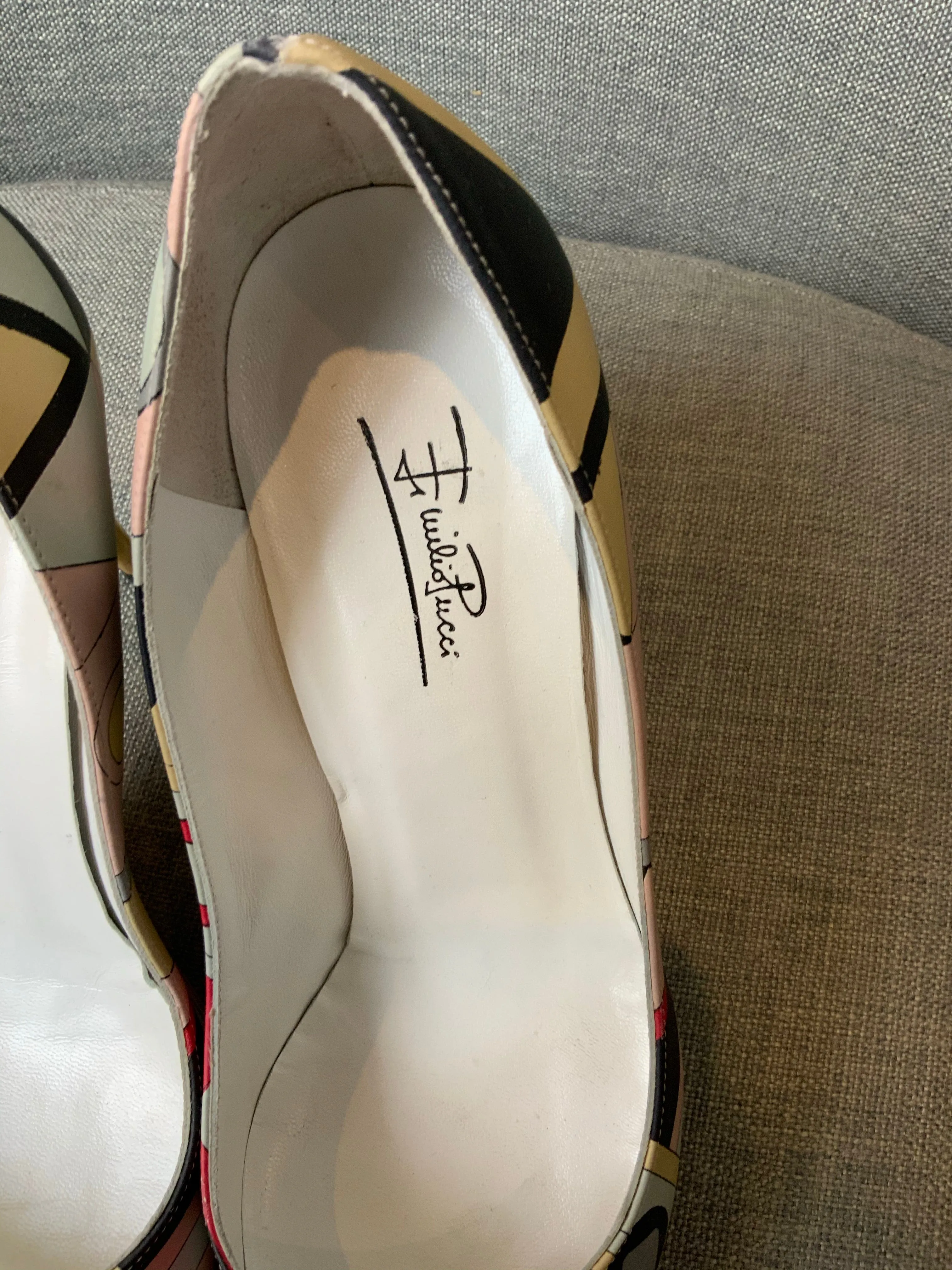 EMILIO PUCCI MULTI COLOR PRINTED PUMPS HEELS SIZE 38 US 8 UK 5 ladies