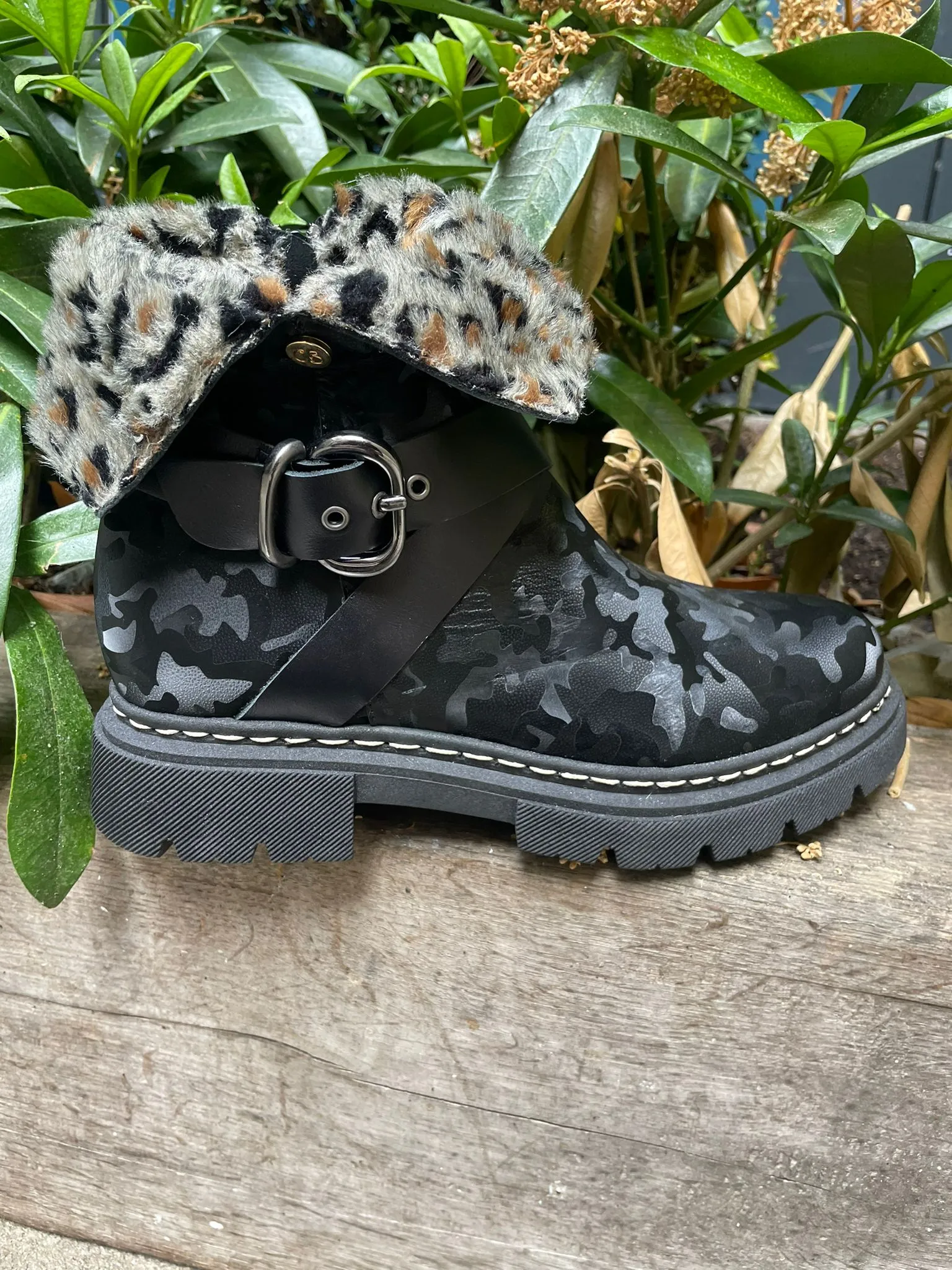 Lyone -Black ankle boot
