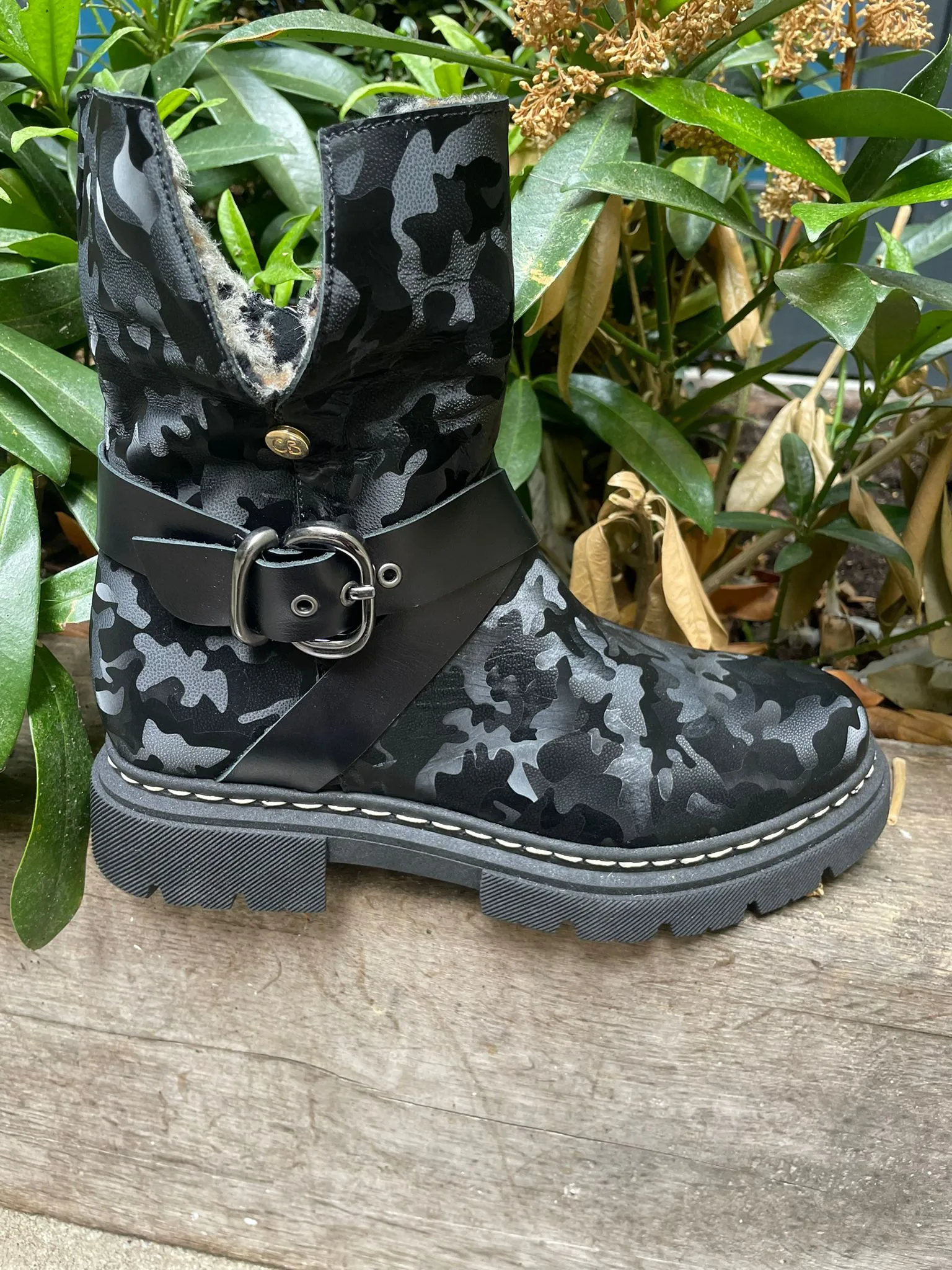Lyone -Black ankle boot