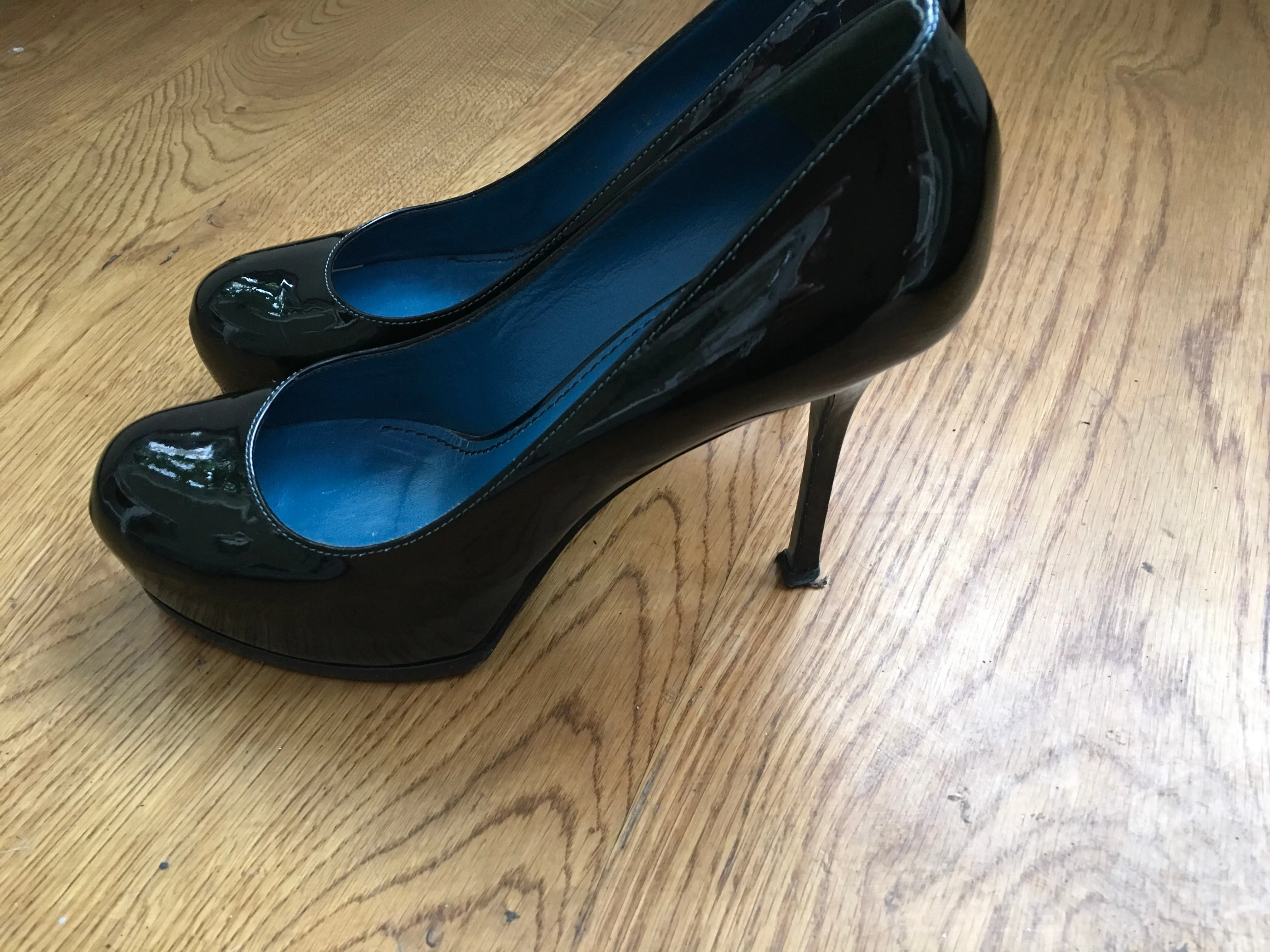 YVES SAINT LAURENT YSL Patent Tribute Two Platform Pumps Shoes LADIES